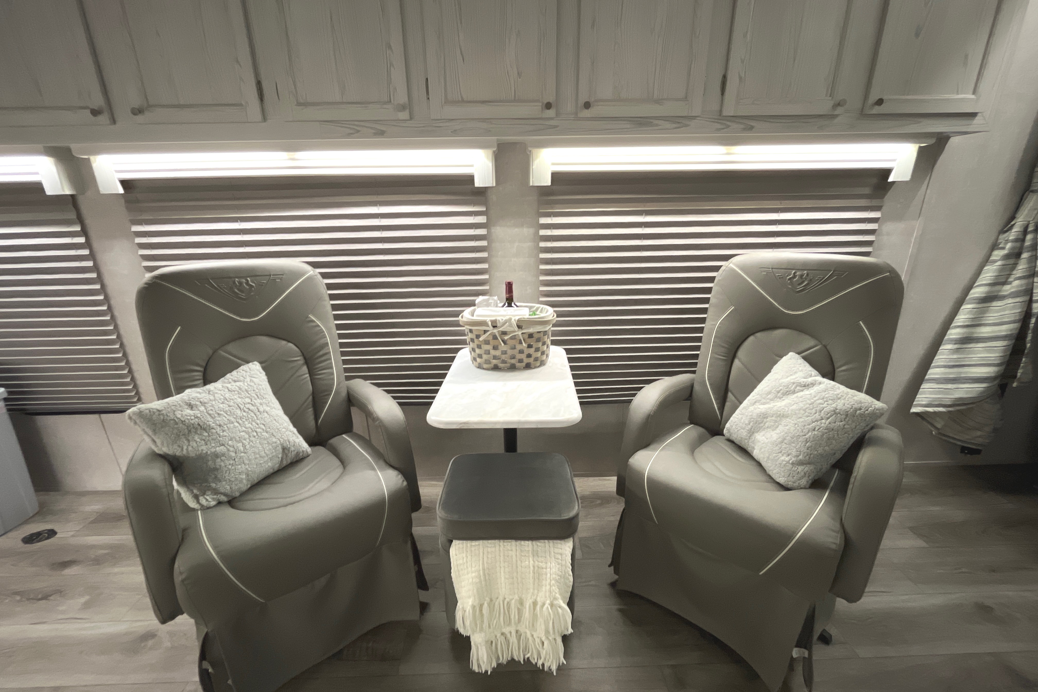 BEAUTIFUL, BRAND NEW 5TH WHEEL RV FOR YOUR NEXT “GLAMPING” ADVENTURE!