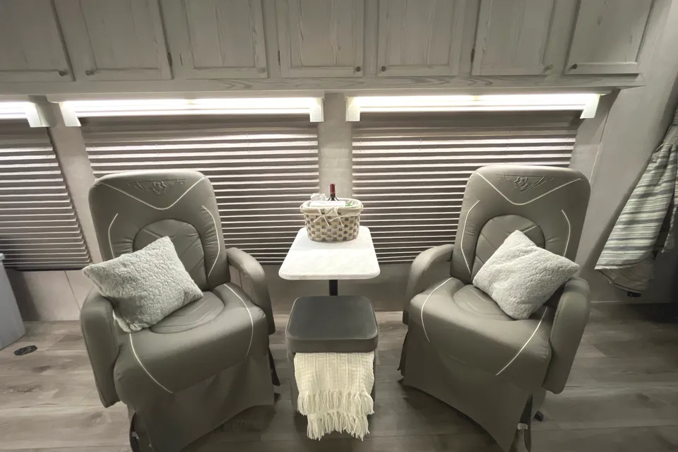 BEAUTIFUL, BRAND NEW 5TH WHEEL RV FOR YOUR NEXT “GLAMPING” ADVENTURE!
