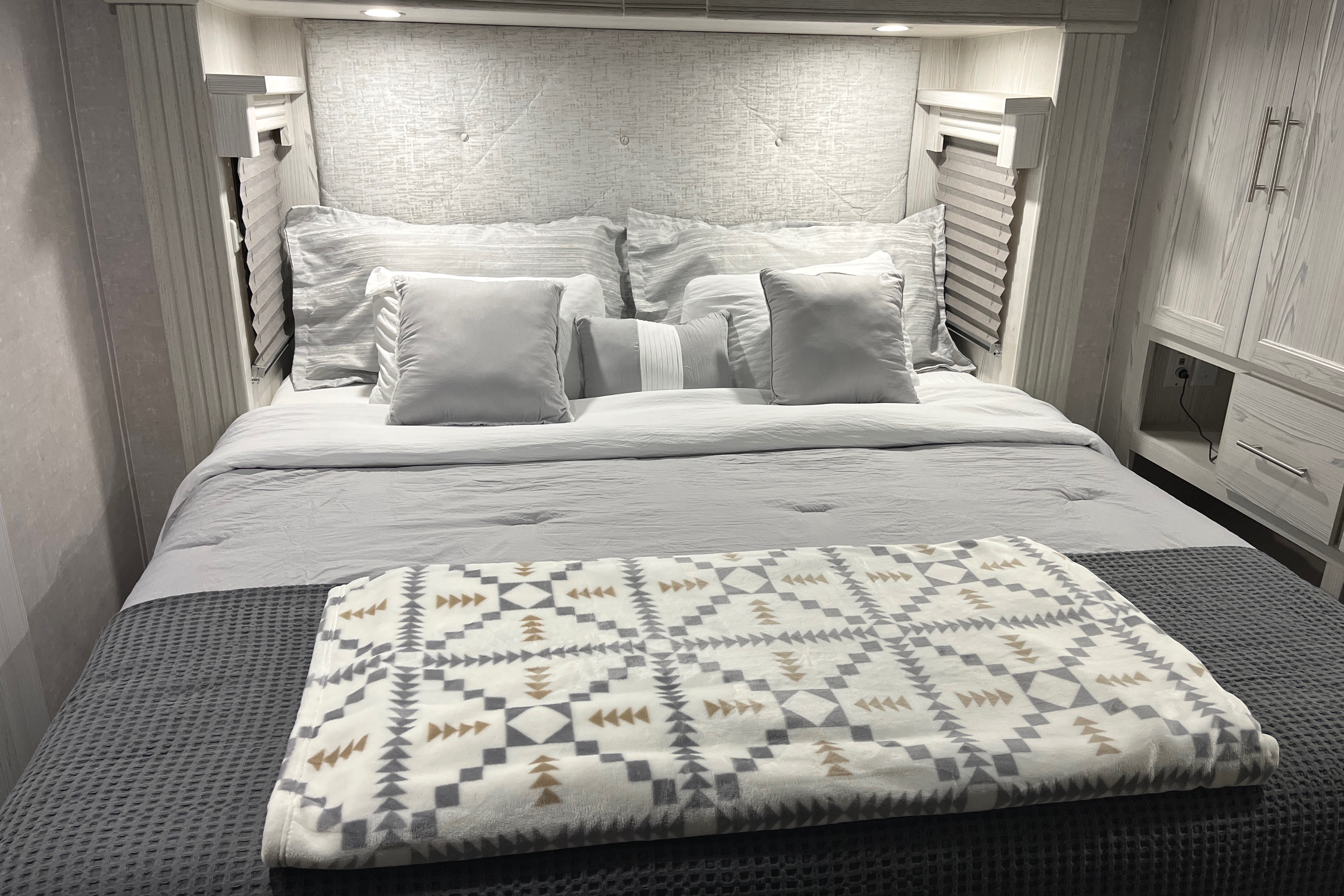 BEAUTIFUL, BRAND NEW 5TH WHEEL RV FOR YOUR NEXT “GLAMPING” ADVENTURE!