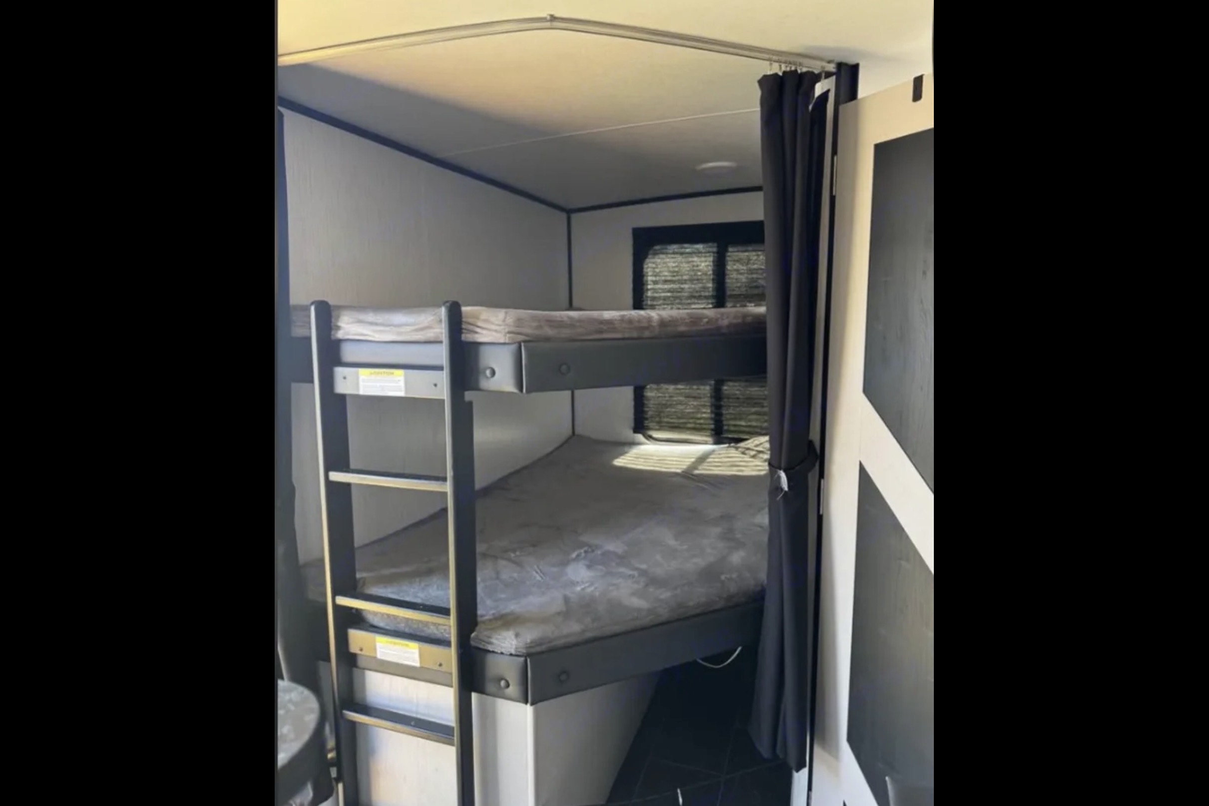 Pet Friendly Heartland 251BH King bed + Bunks