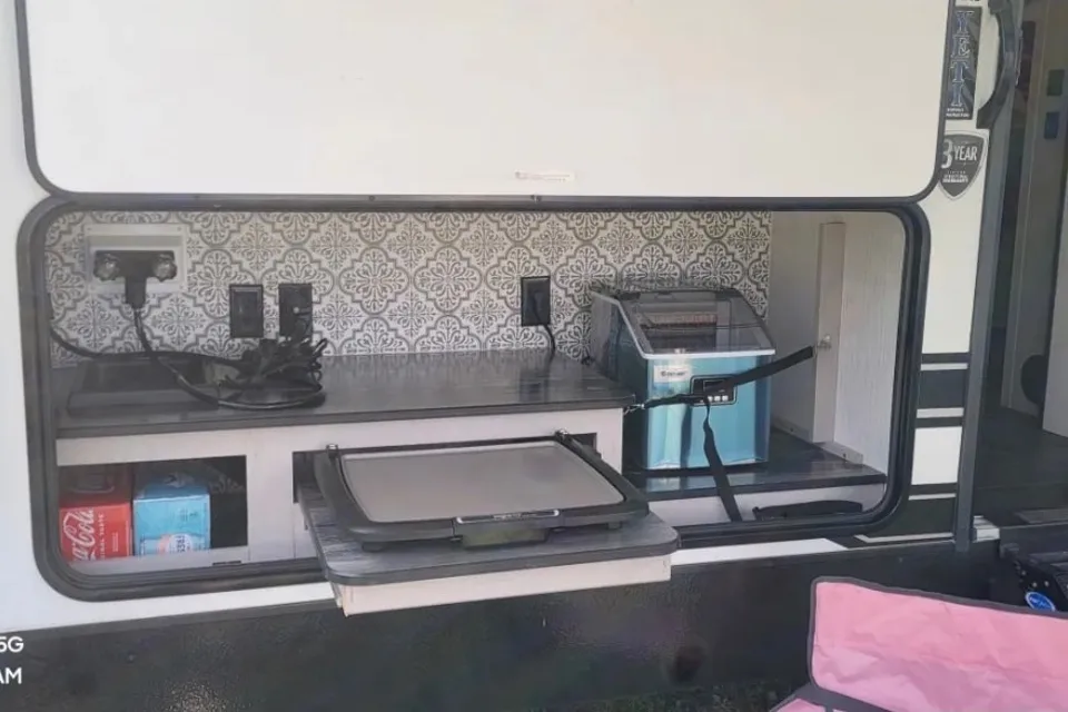 Pet Friendly Heartland 251BH King bed + Bunks