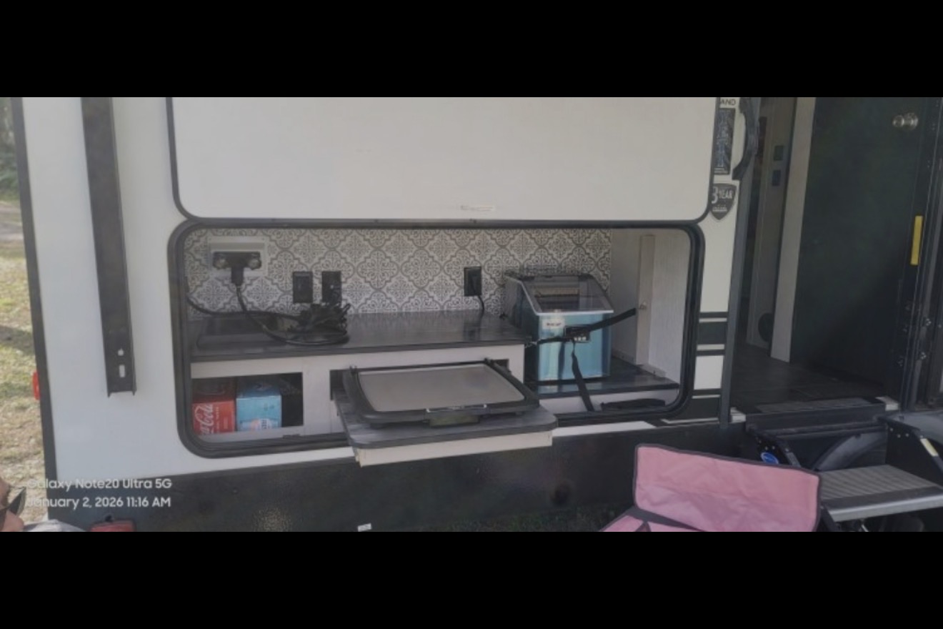 Pet Friendly Heartland 251BH King bed + Bunks
