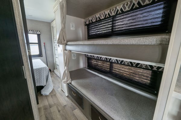 Spacious Dog Friendly and stocked for adventure!!!