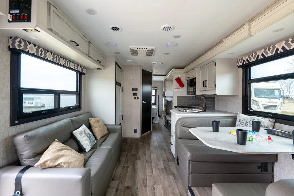 Spacious Dog Friendly and stocked for adventure!!!