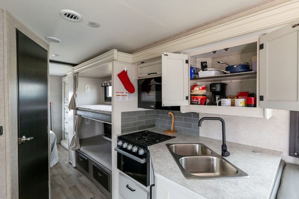 Spacious Dog Friendly and stocked for adventure!!!