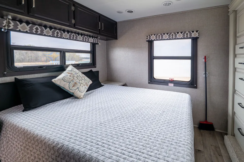 Spacious Dog Friendly and stocked for adventure!!!