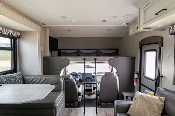 Spacious Dog Friendly and stocked for adventure!!!