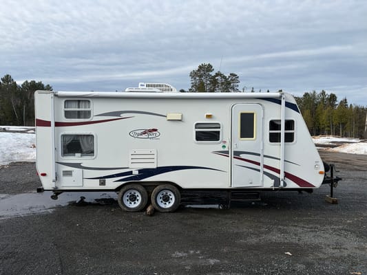 DMLRC's R-Vision Trail Sport Travel Trailer