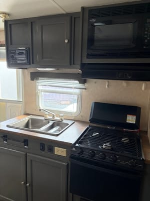 DMLRC's R-Vision Trail Sport Travel Trailer