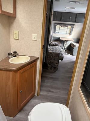 DMLRC's R-Vision Trail Sport Travel Trailer