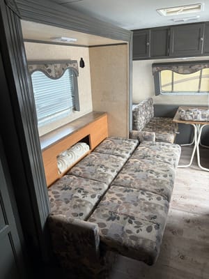 DMLRC's R-Vision Trail Sport Travel Trailer