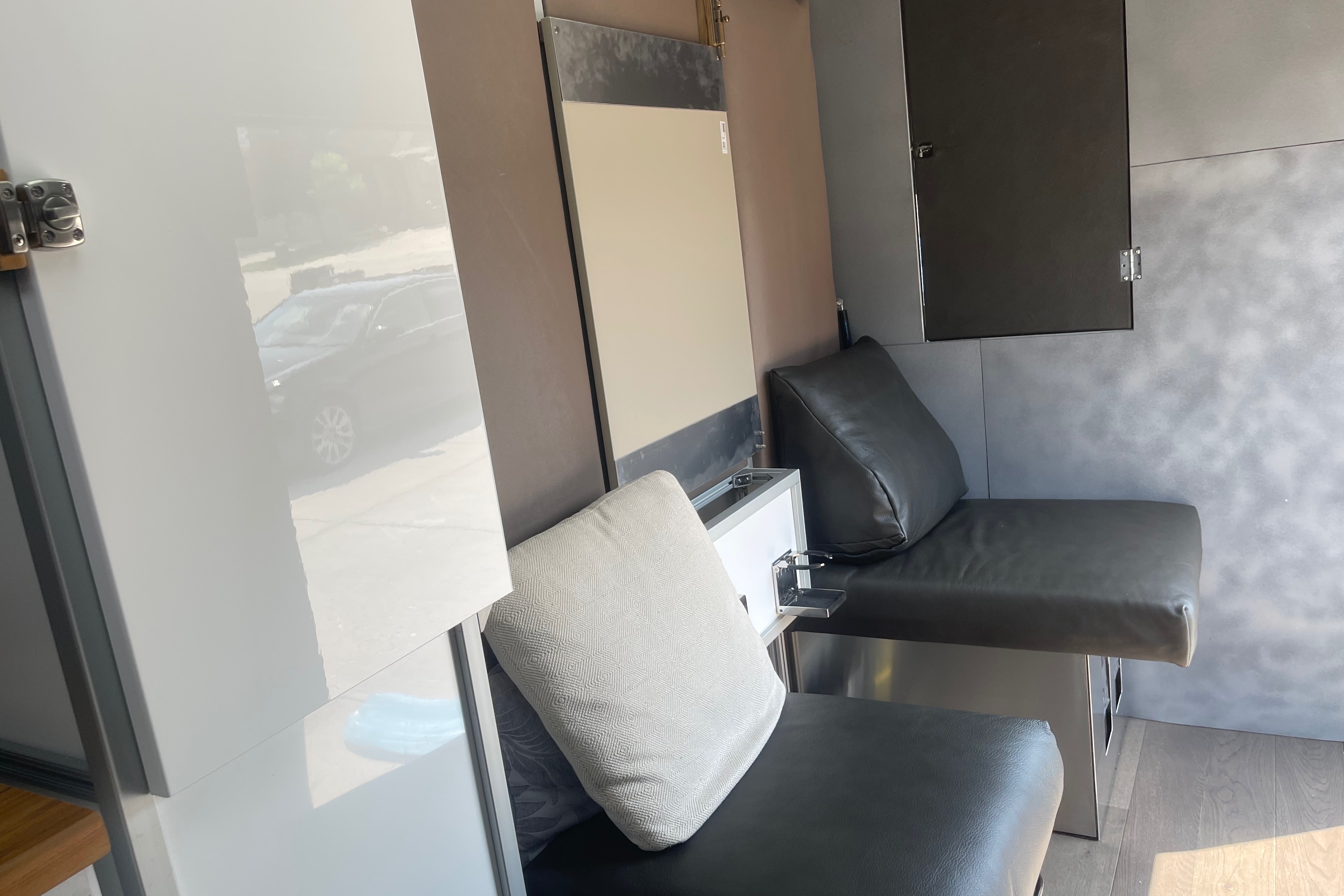 2022 Ford Transit Class B Fully Insulated Big shower queen Bed
