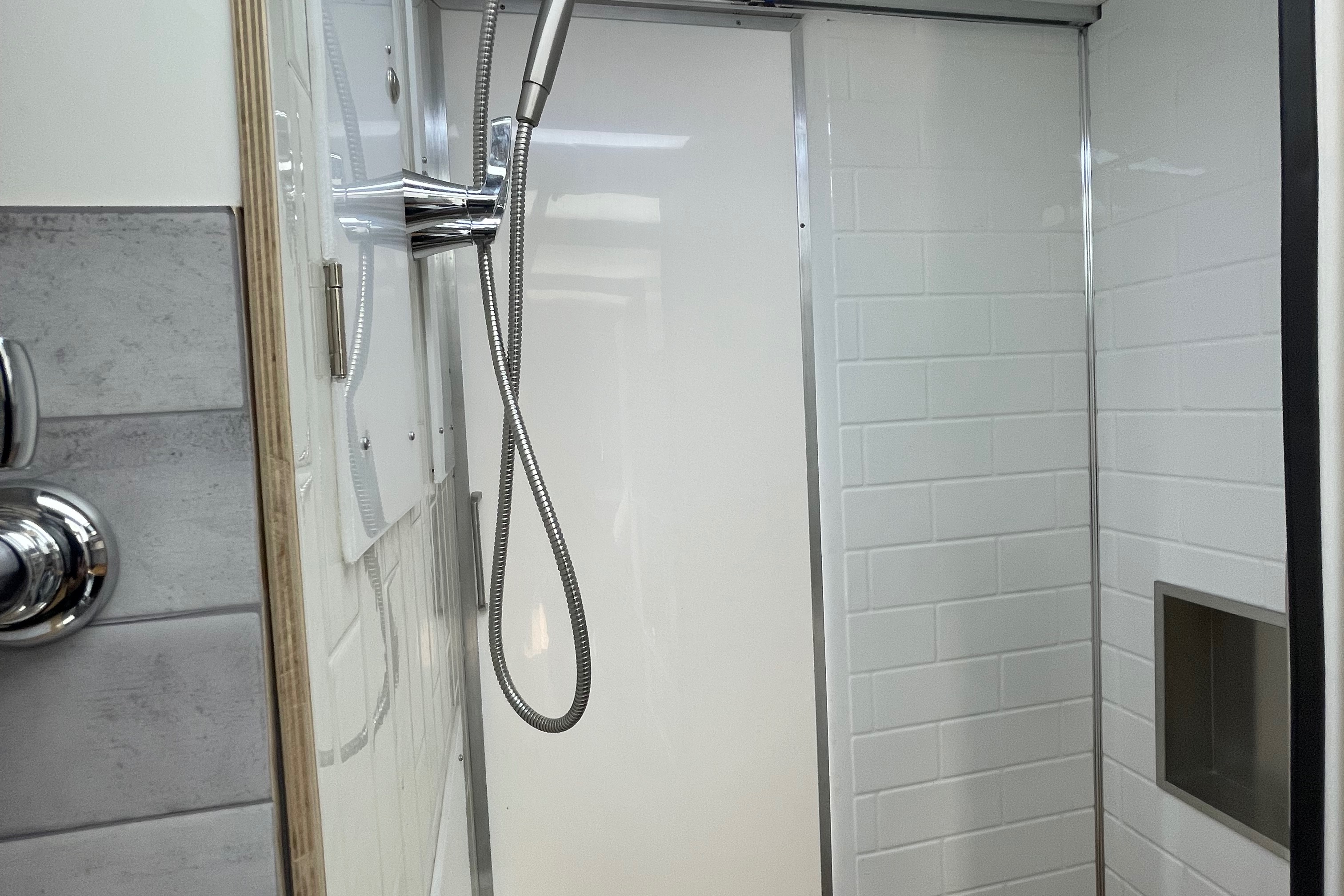 2022 Ford Transit Class B Fully Insulated Big shower queen Bed
