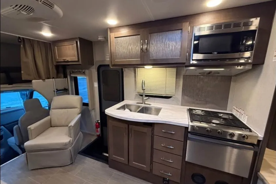 Trailblazer Adventurer Class C Motorhome