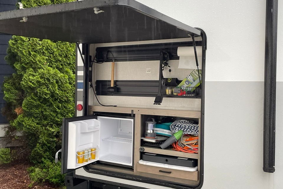 Immaculate Venture Sonic 28ft Travel Trailer