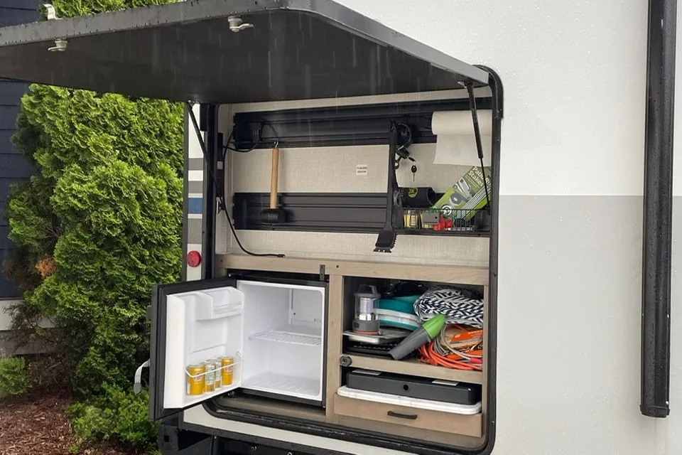 Immaculate Venture Sonic 28ft Travel Trailer