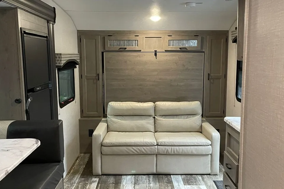 Immaculate Venture Sonic 28ft Travel Trailer