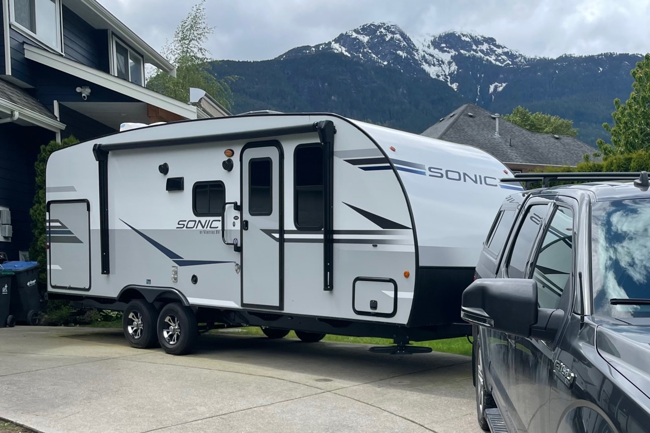 Immaculate Venture Sonic 28ft Travel Trailer