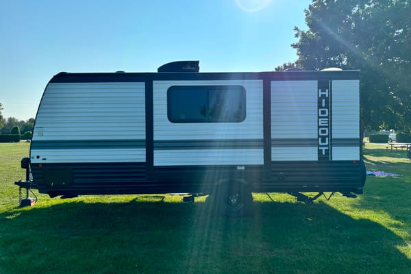 Ashley's perfect family trailer! 2024 keystone hideout 181BH Travel Trailer