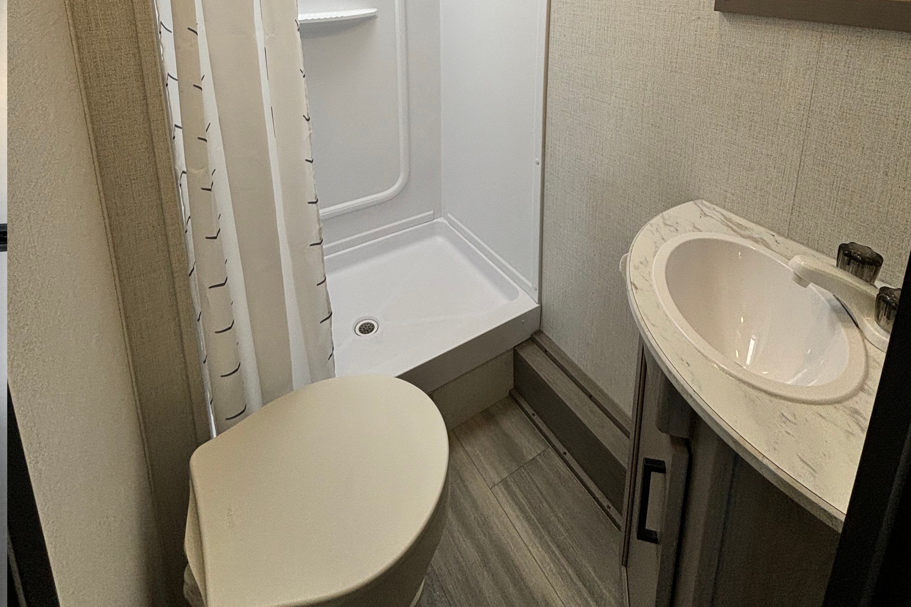 Ashley's perfect family trailer! 2024 keystone hideout 181BH Travel Trailer