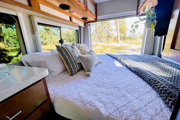 The Teton | 6 Seat belts | Luxury Van