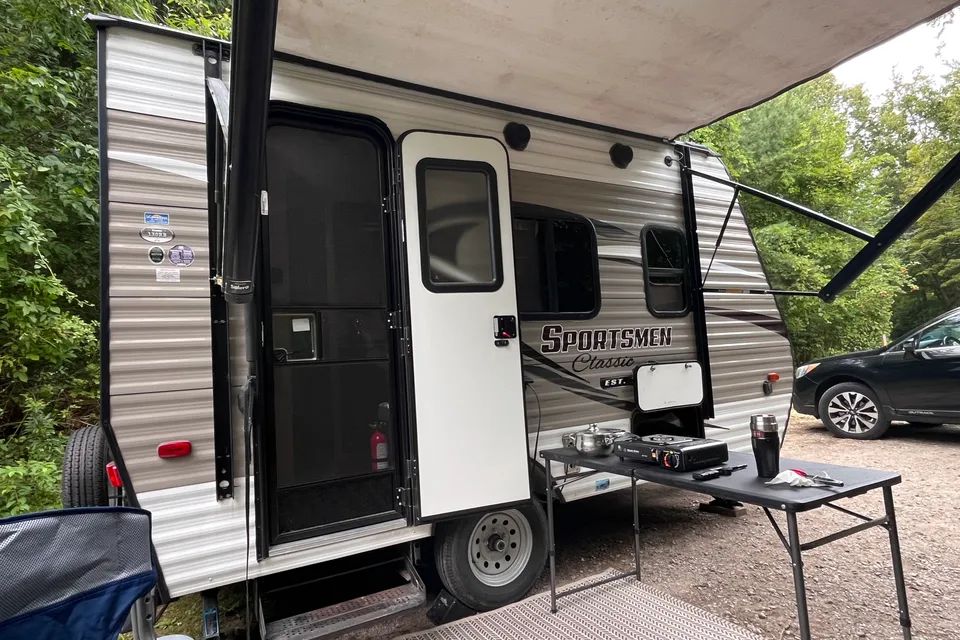 Huzur's Sportsmen Classic 130 Travel Trailer