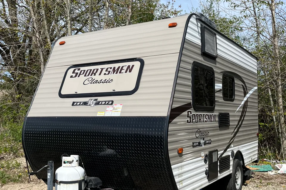Huzur's Sportsmen Classic 130 Travel Trailer