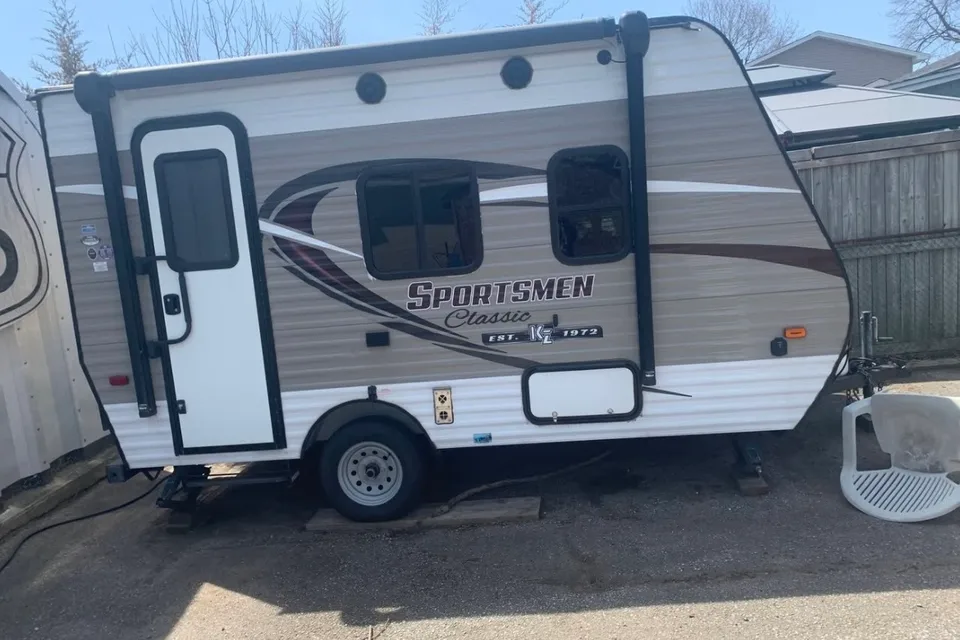Huzur's Sportsmen Classic 130 Travel Trailer