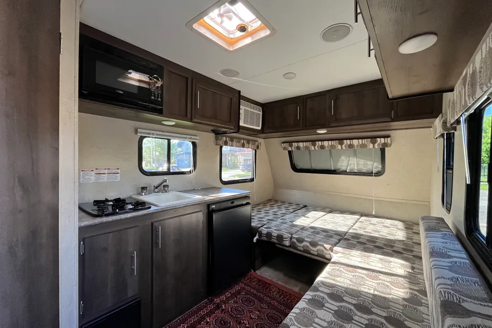 Huzur's Sportsmen Classic 130 Travel Trailer
