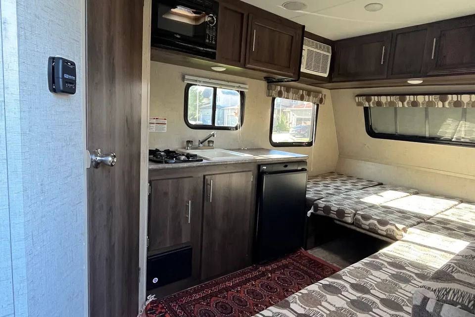 Huzur's Sportsmen Classic 130 Travel Trailer