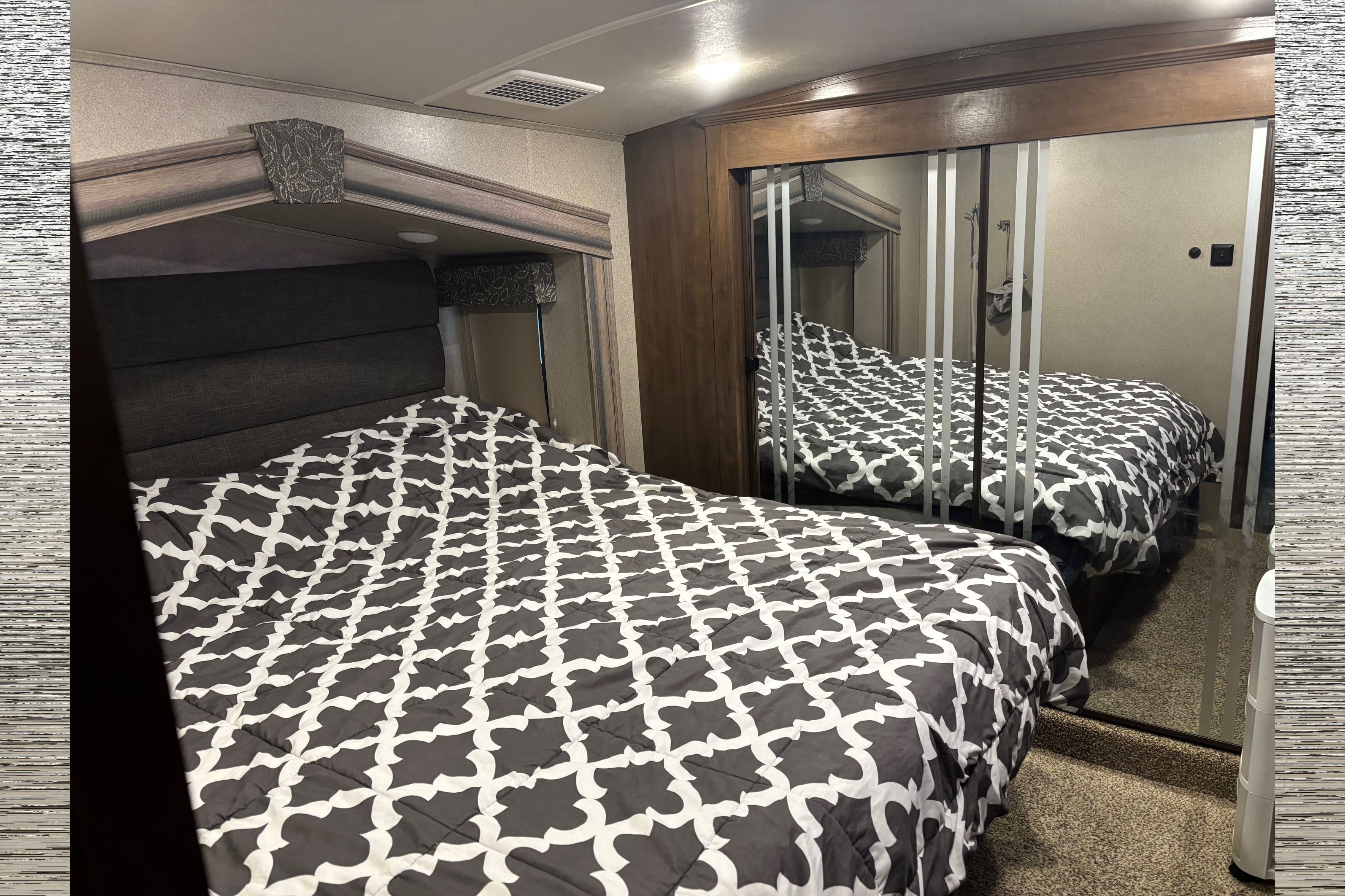 2018 Forest River Cedar Creek Silverback 37MBH Fifth Wheel Sleeps 10!