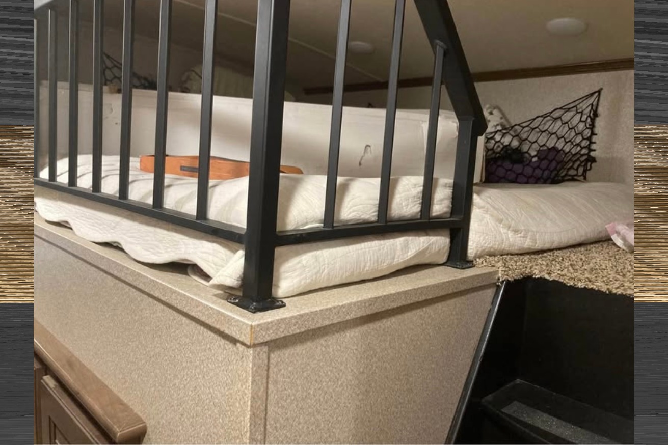 2018 Forest River Cedar Creek Silverback 37MBH Fifth Wheel Sleeps 10!
