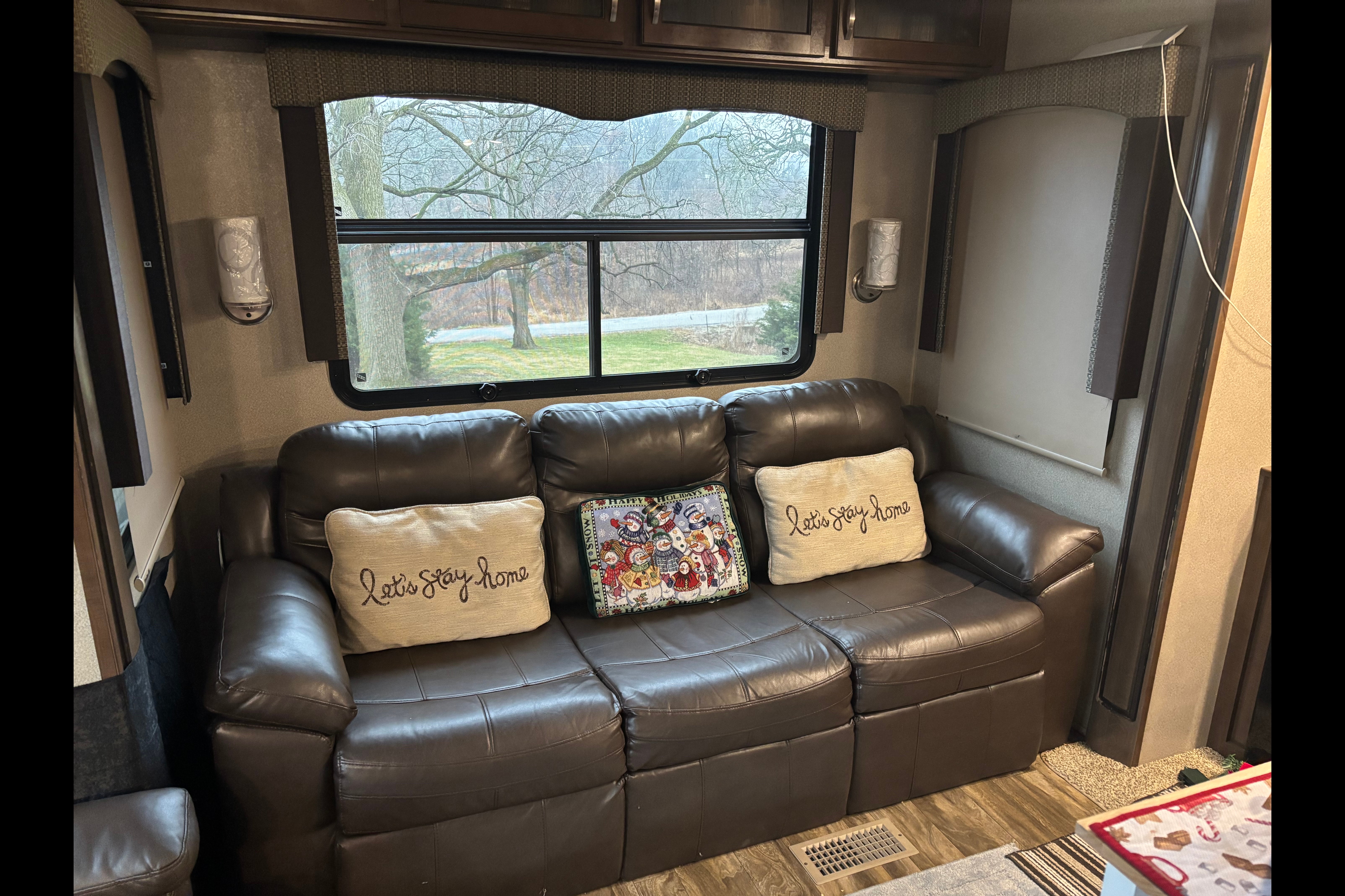 2018 Forest River Cedar Creek Silverback 37MBH Fifth Wheel Sleeps 10!