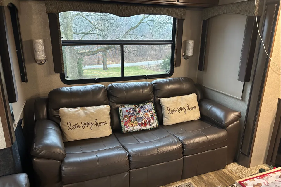 2018 Forest River Cedar Creek Silverback 37MBH Fifth Wheel Sleeps 10!