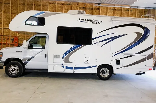 Mama D’s RVs (1)