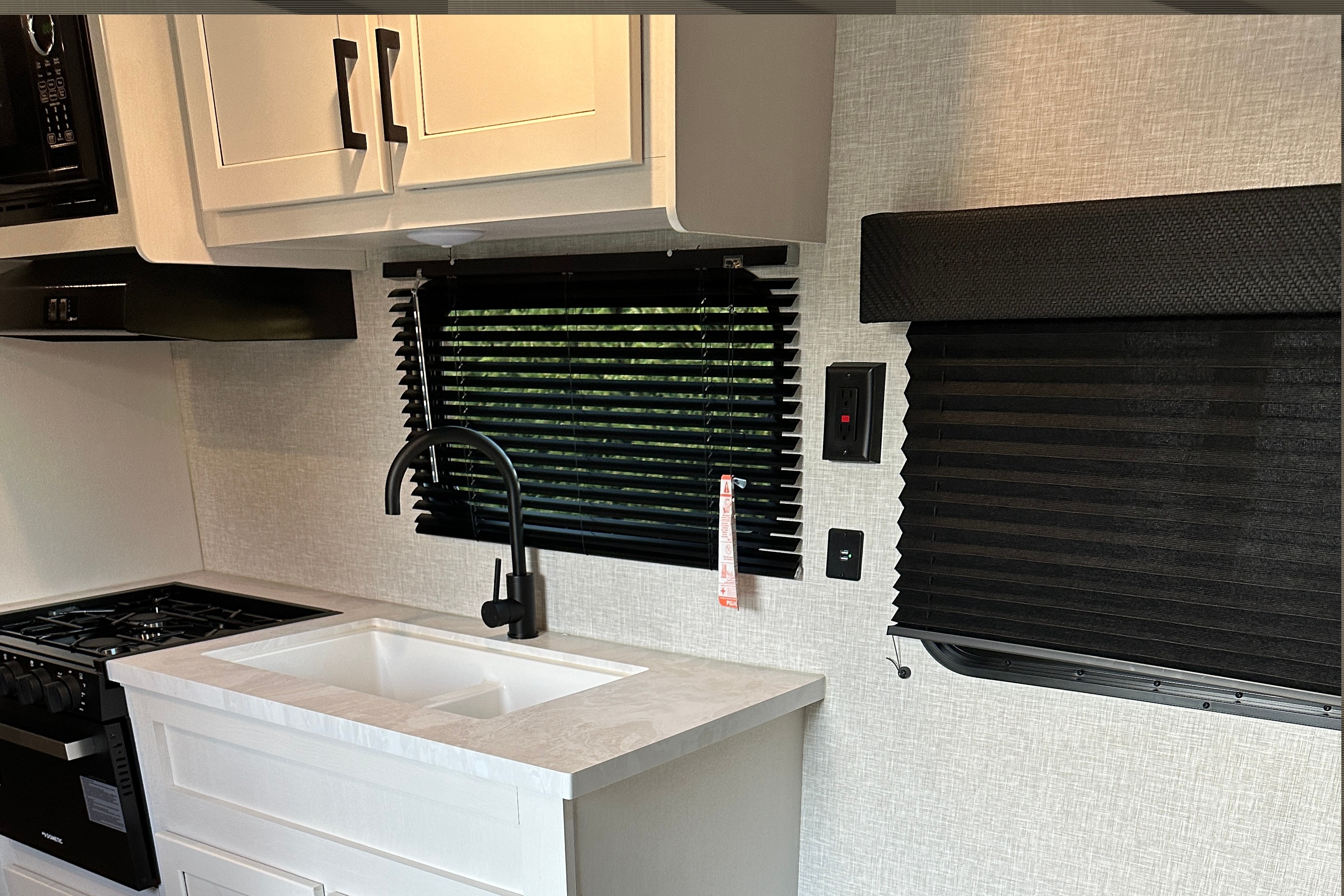 Evan's Jayco 2024 JAY FLIGHT SLX Travel Trailer