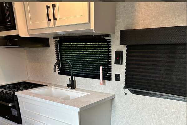 Evan's Jayco 2024 JAY FLIGHT SLX Travel Trailer