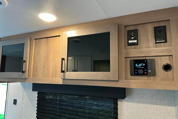 Evan's Jayco 2024 JAY FLIGHT SLX Travel Trailer