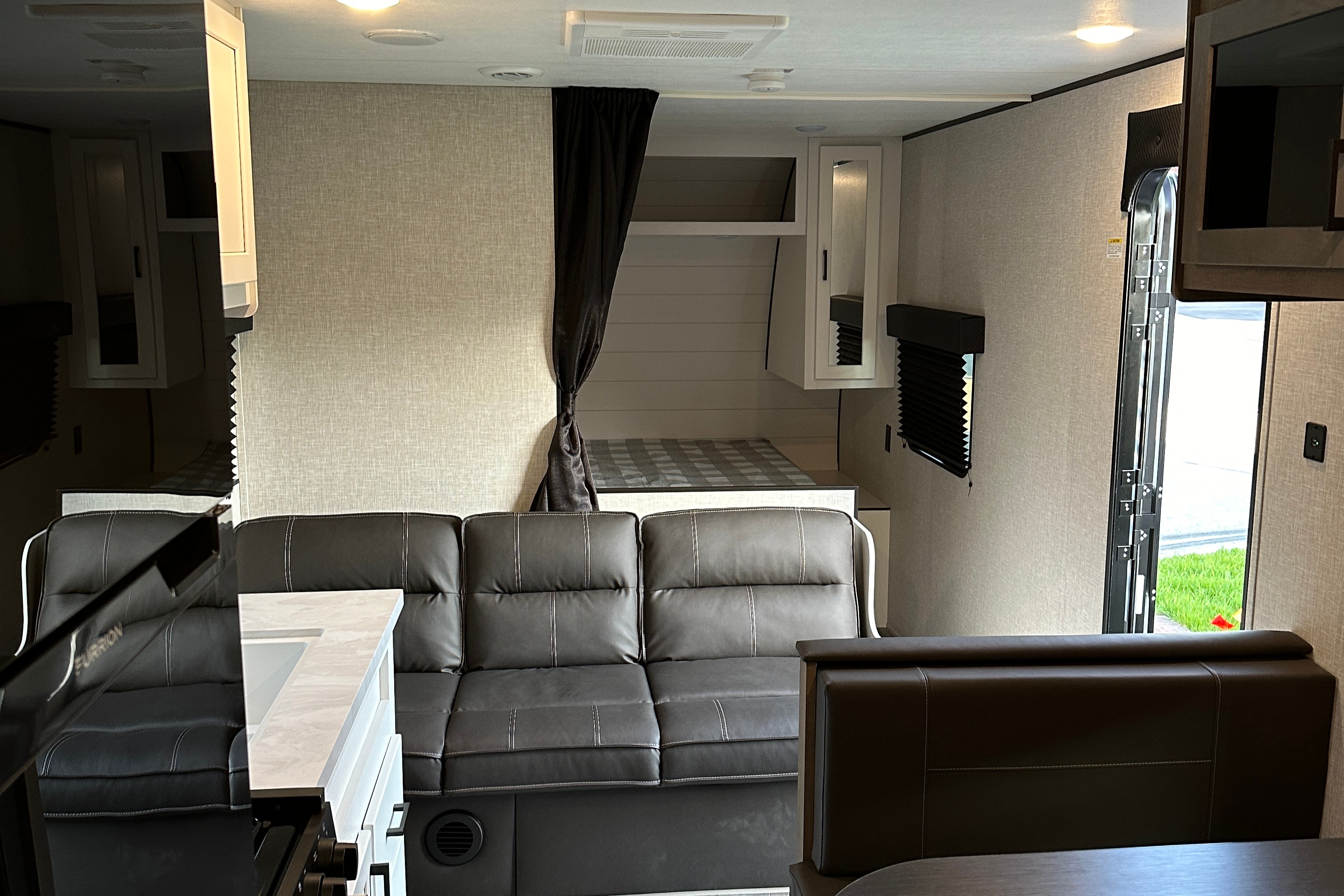Evan's Jayco 2024 JAY FLIGHT SLX Travel Trailer