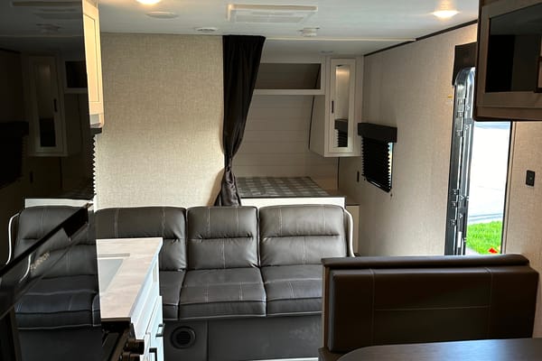 Evan's Jayco 2024 JAY FLIGHT SLX Travel Trailer