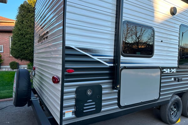 Evan's Jayco 2024 JAY FLIGHT SLX Travel Trailer