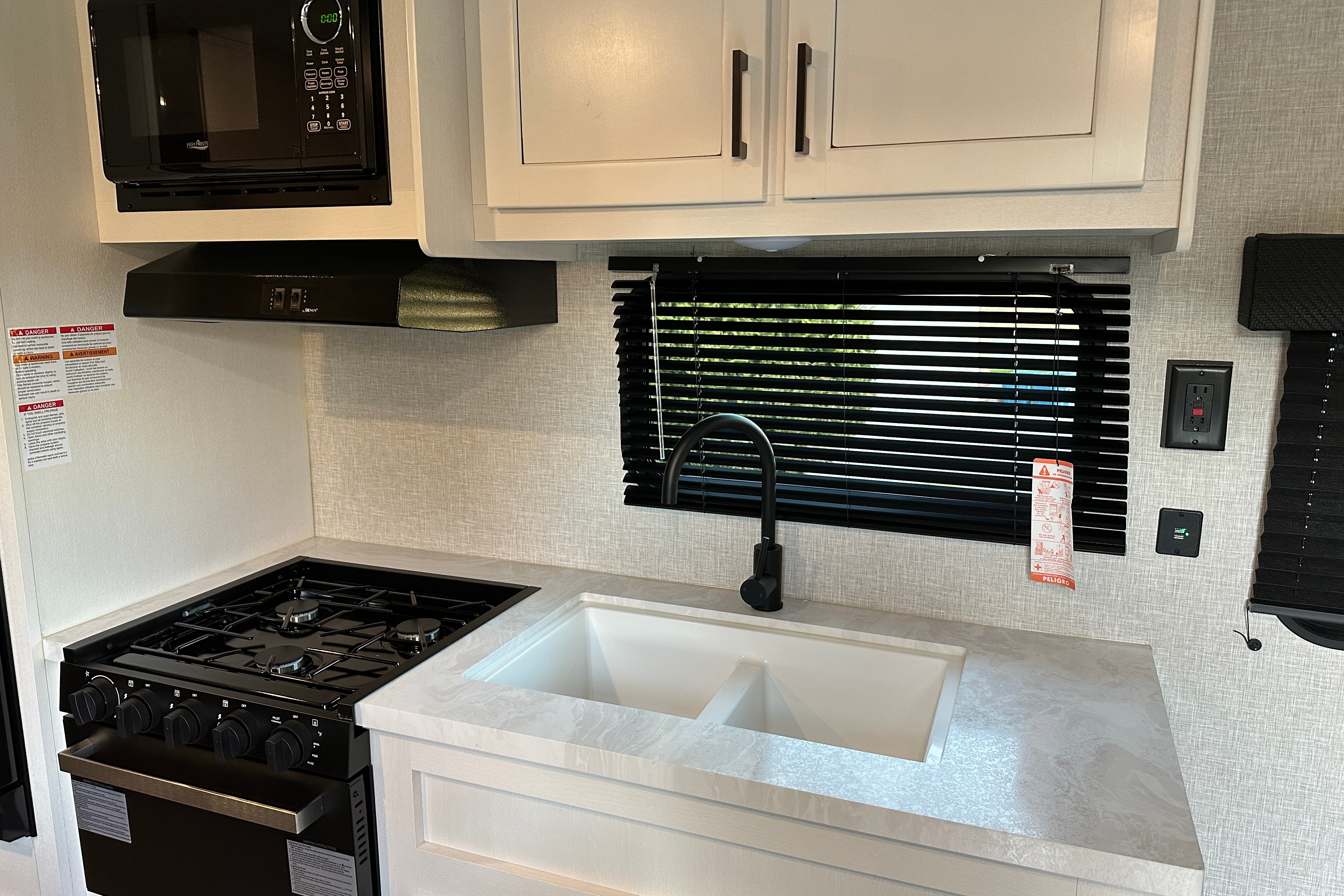 Evan's Jayco 2024 JAY FLIGHT SLX Travel Trailer