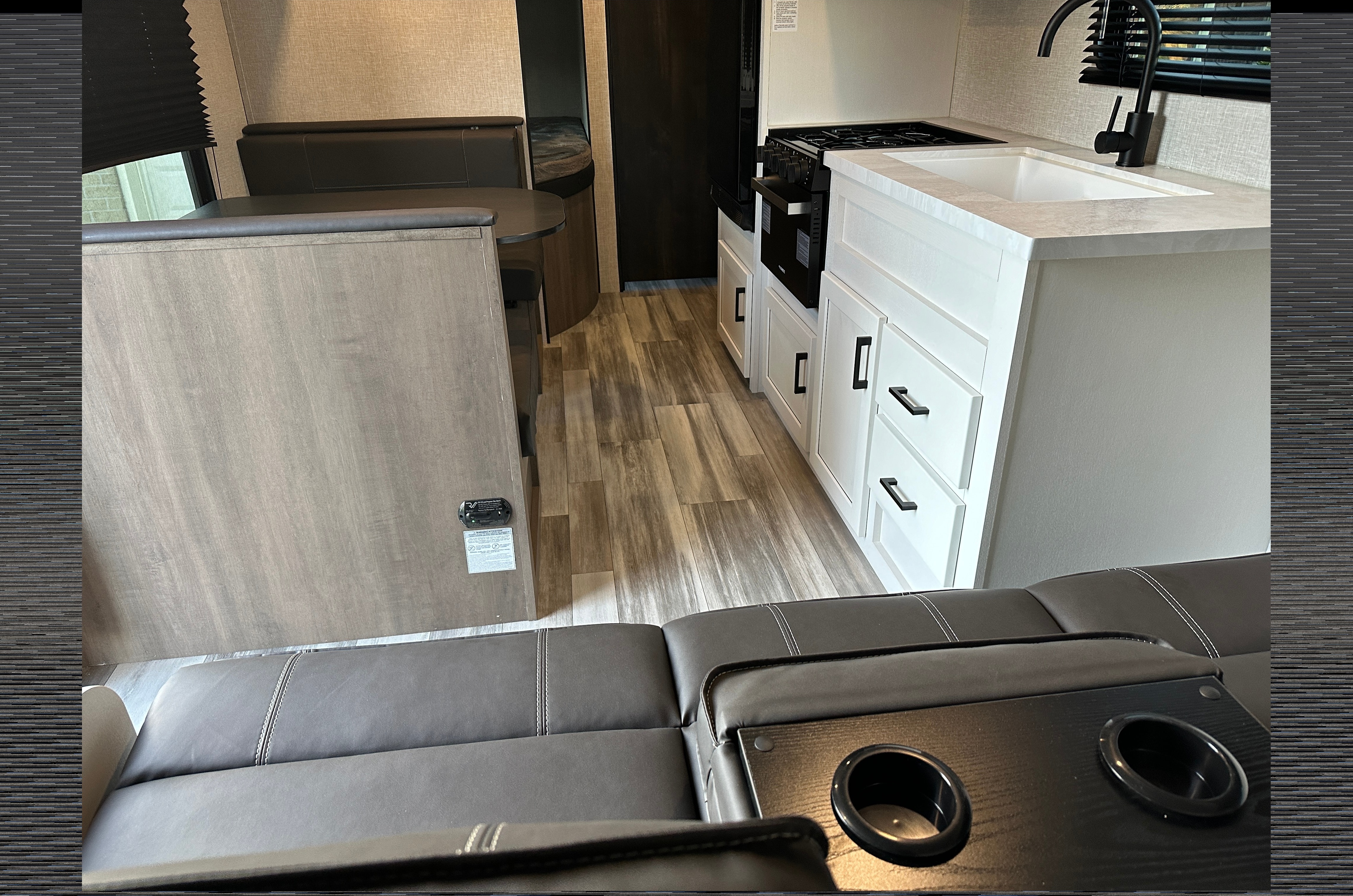 Evan's Jayco 2024 JAY FLIGHT SLX Travel Trailer