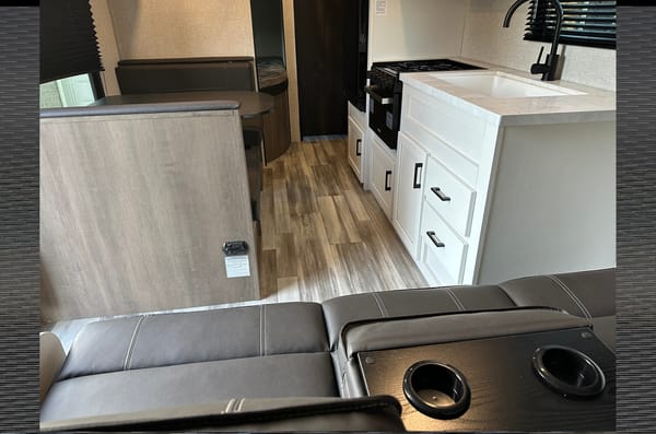 Evan's Jayco 2024 JAY FLIGHT SLX Travel Trailer