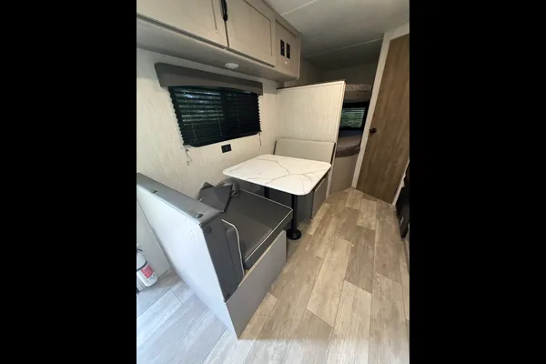 Leisure Lodgings Clipper 25BH Starlink included