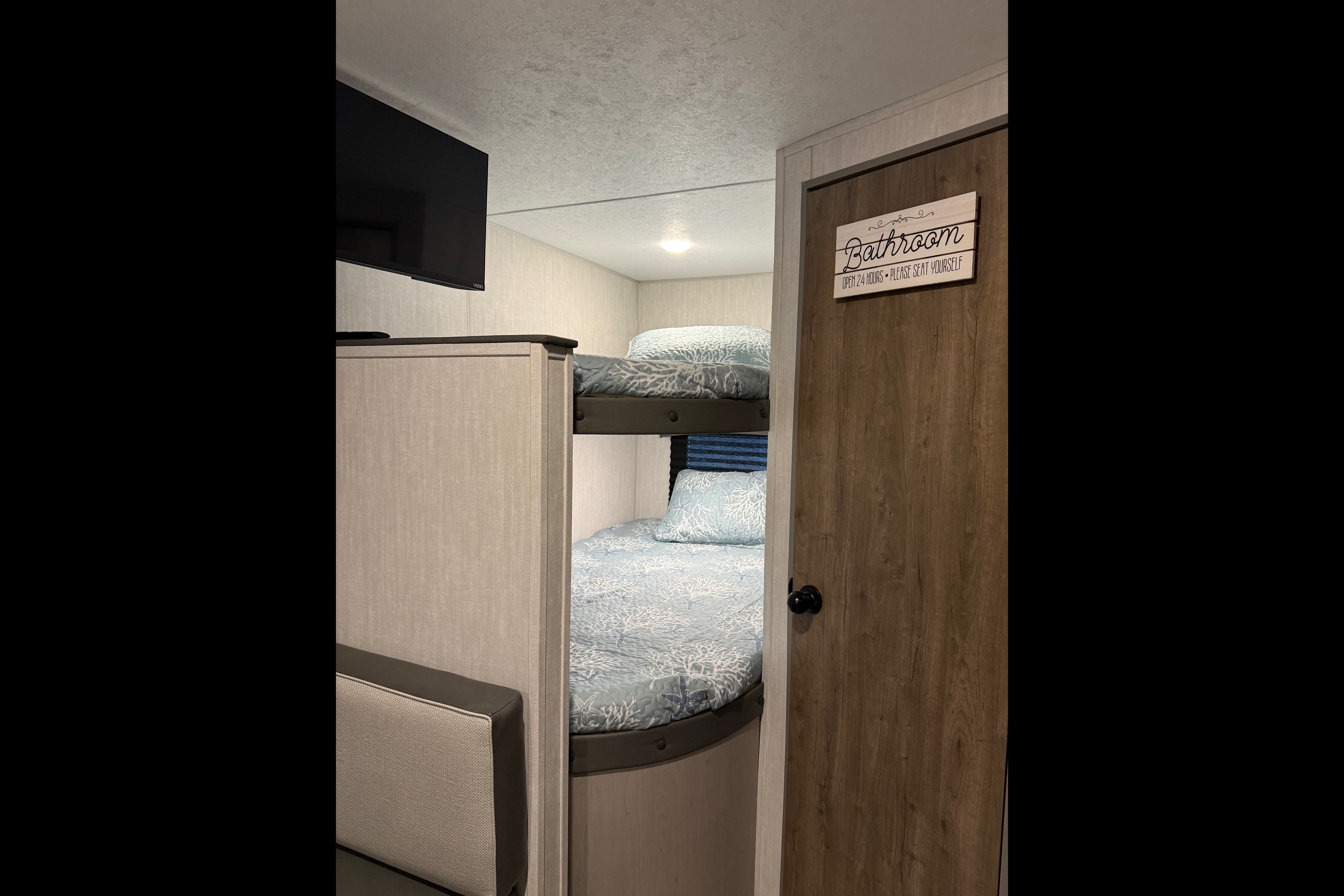 Leisure Lodgings Clipper 25BH Starlink included