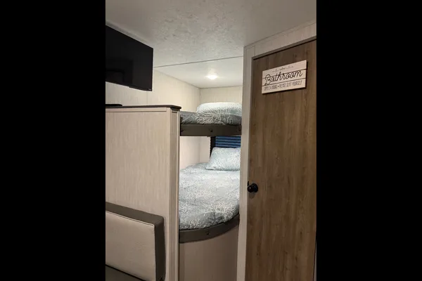 Leisure Lodgings Clipper 25BH Starlink included