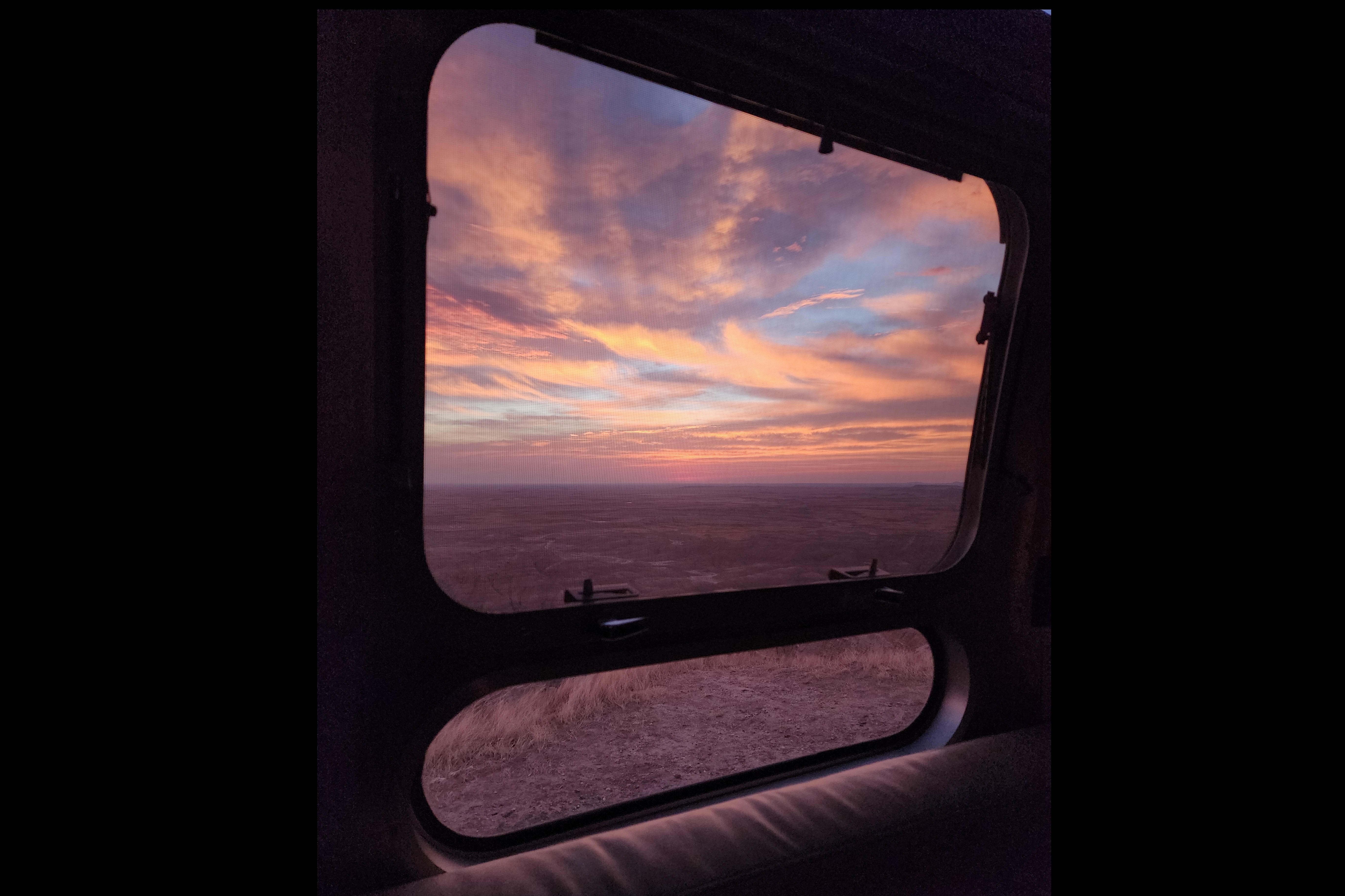 2023 Luxurious 30' Airstream