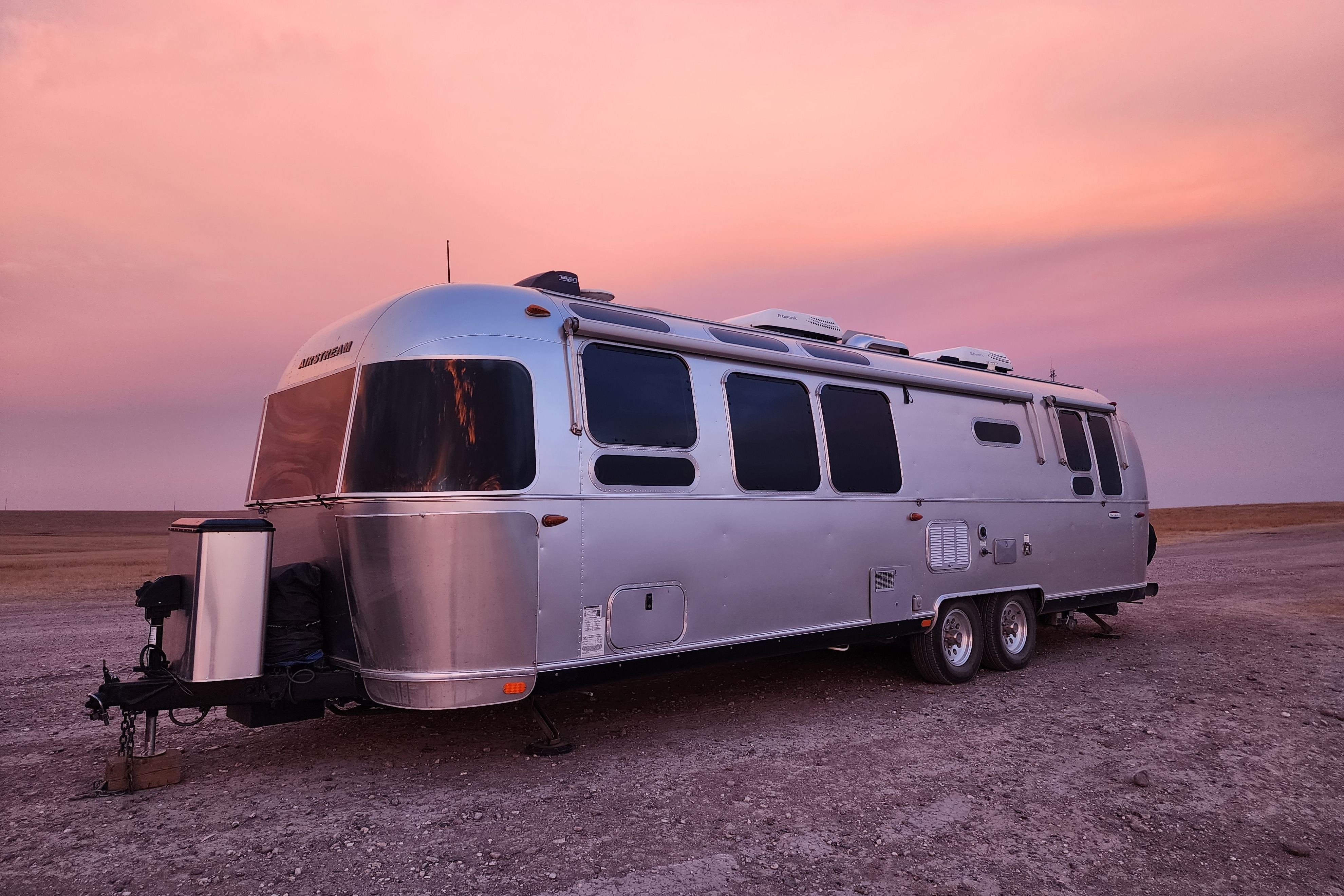2023 Luxurious 30' Airstream