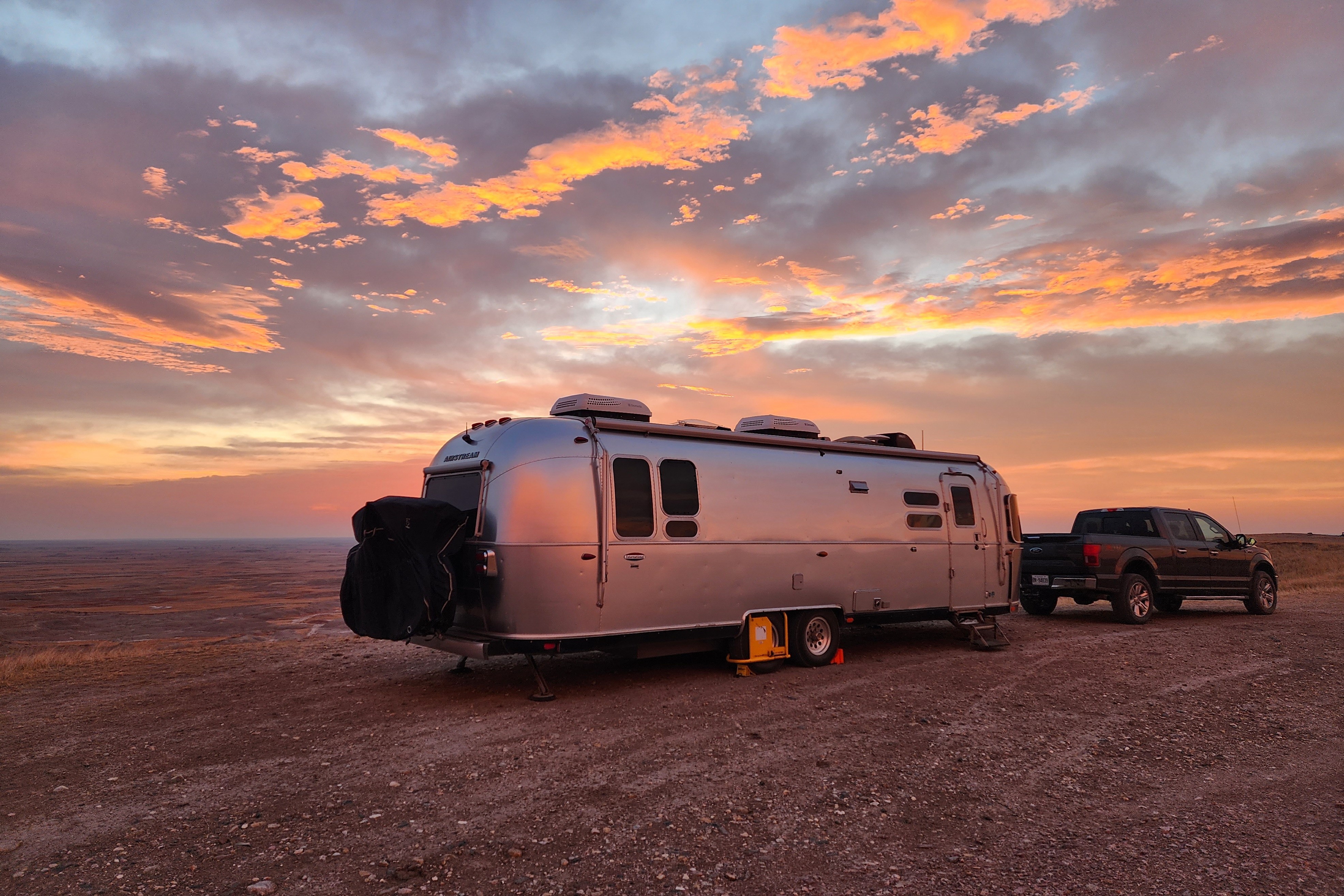 2023 Luxurious 30' Airstream